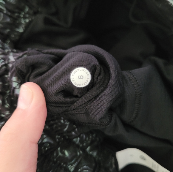NWOT Lululemon Hotty Hot Lined Short 4", 6 Logo Flourish Black Iridescent Foil - Picture 10 of 10